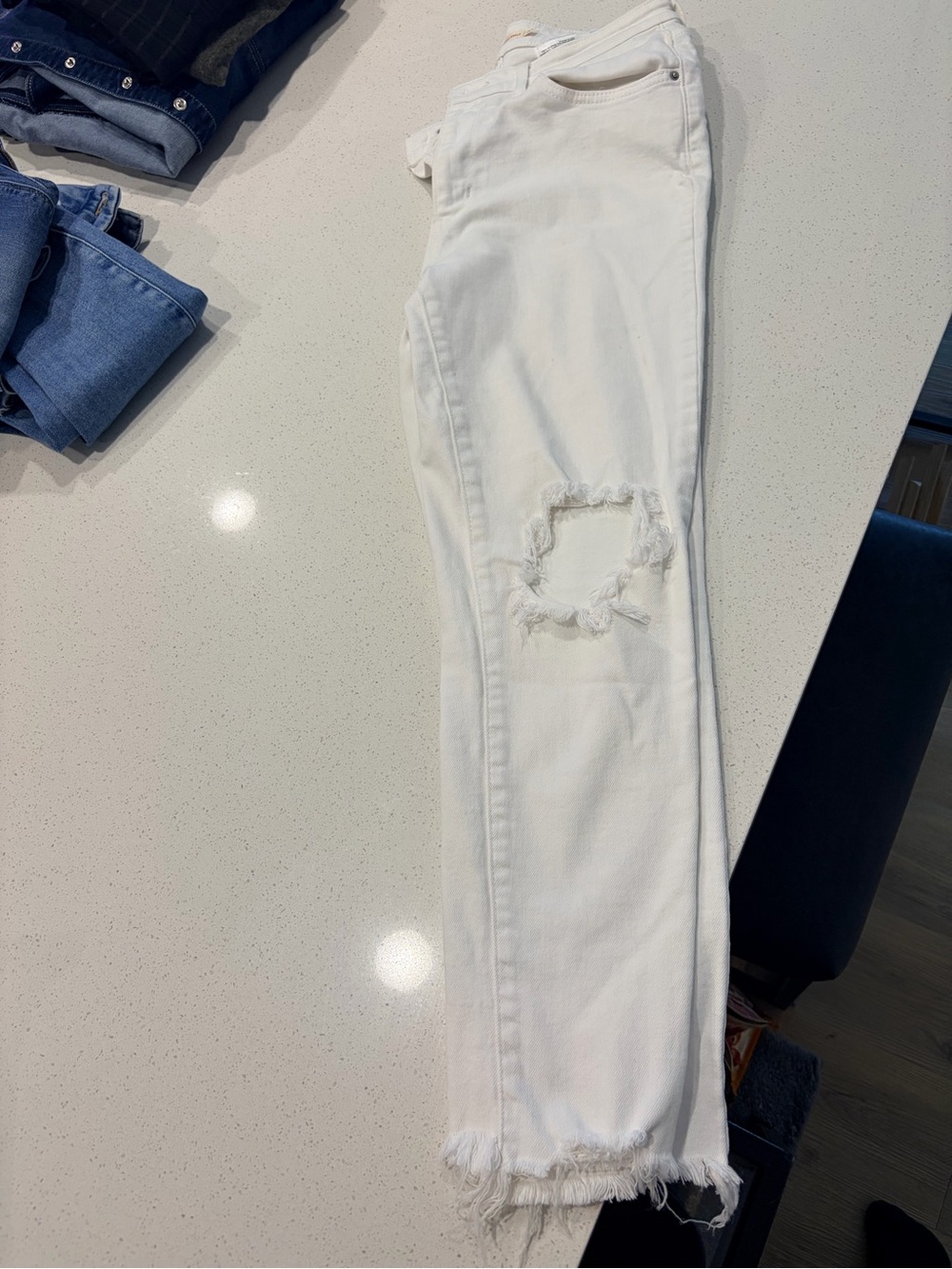 Levi's White Distressed Skinny Jeans with Raw Hem